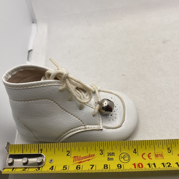 Vintage Fabien Canada White Lace Up Baby Shoes with Bells Size 0 - Picture 6 of 12